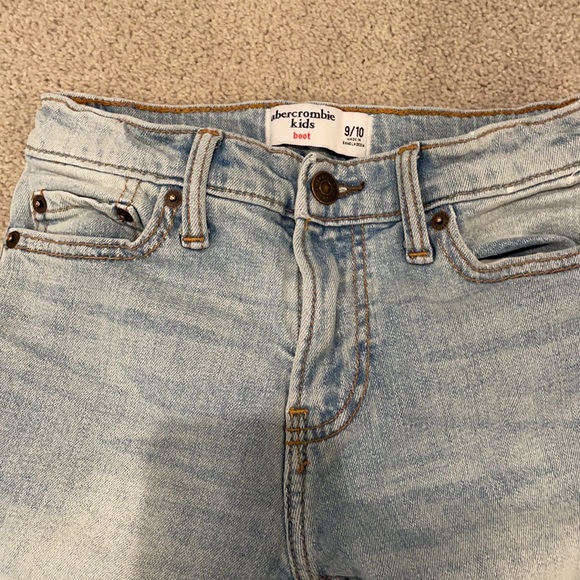 Boys Abercrombie kids boot cut blue jeans. Size 9-10 - Picture 2 of 6